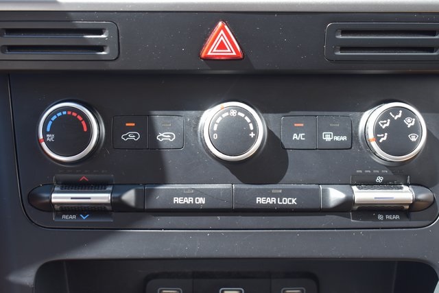 2024 Kia Carnival LX photo 24