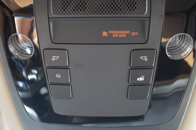 2024 Kia Carnival LX photo 27