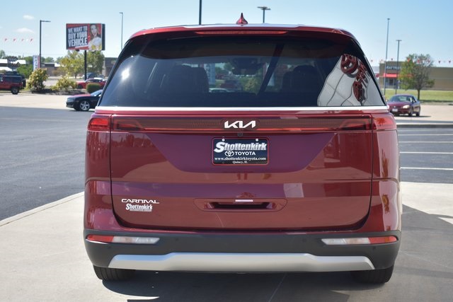 2024 Kia Carnival LX photo 6