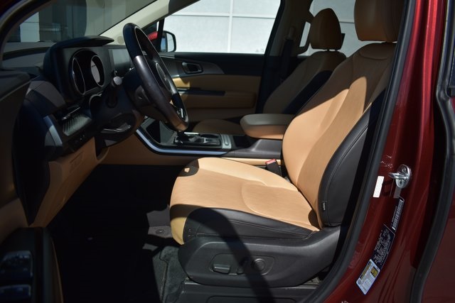 2024 Kia Carnival LX photo 9
