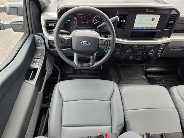 New 2025 Ford Super Duty F-550 Chassis Crew Cab (DRW) 203" Wheelbase XL