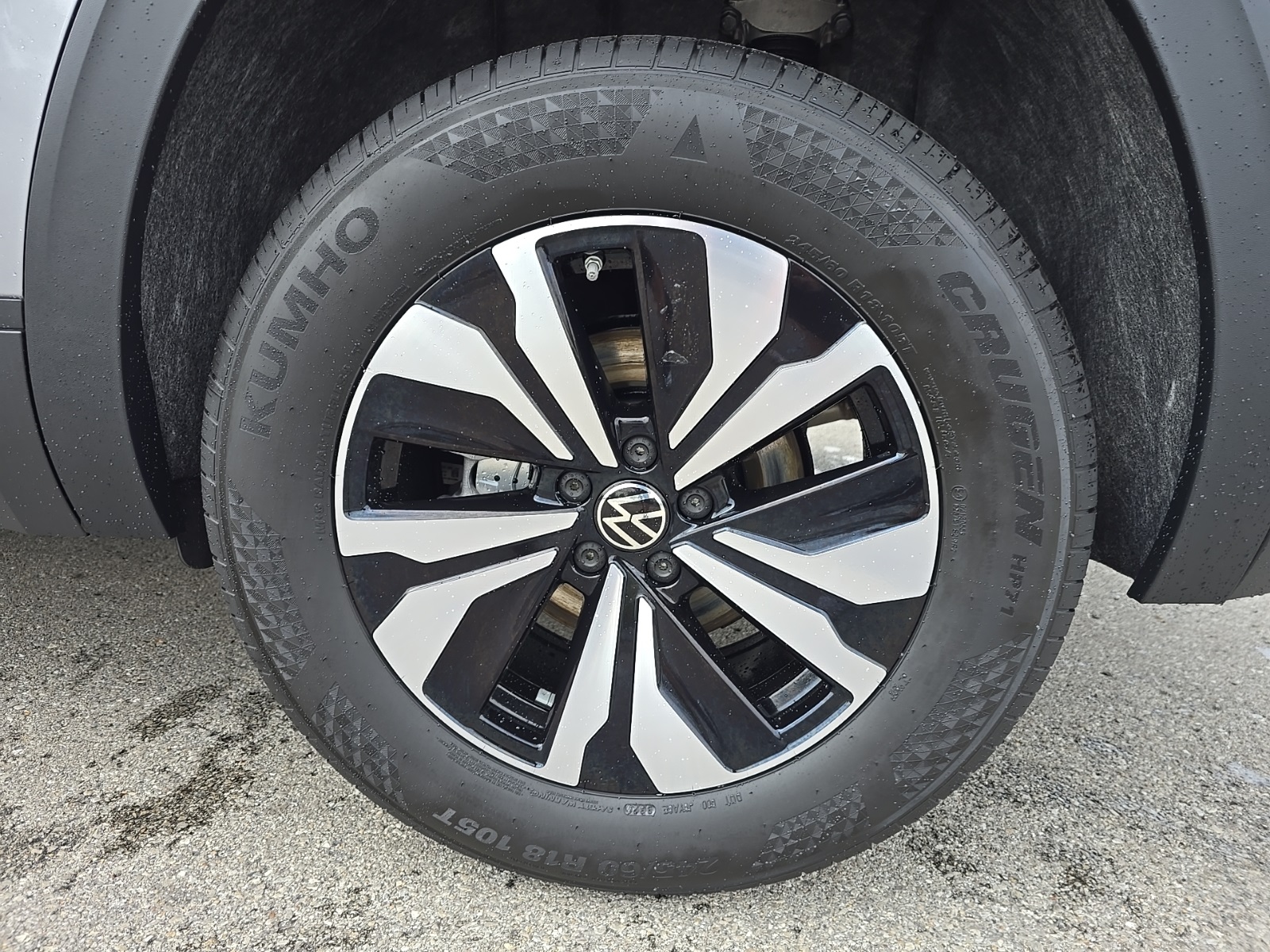 new 2026 Volkswagen Atlas Cross Sport car, priced at $38,723