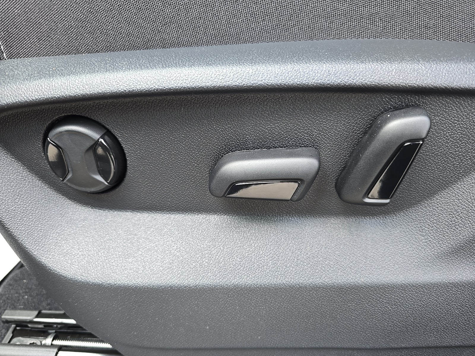 new 2026 Volkswagen Atlas Cross Sport car, priced at $38,723