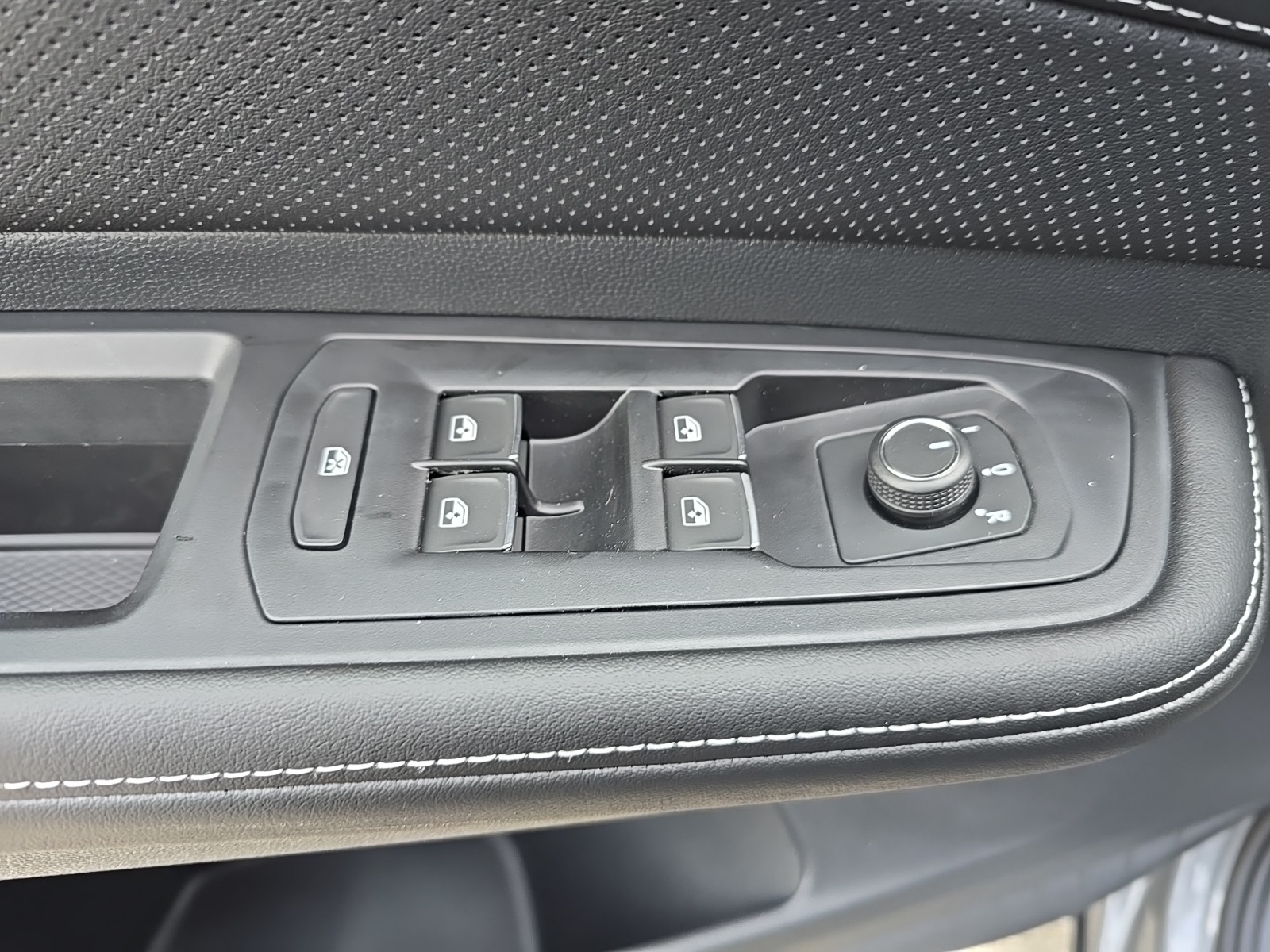 new 2026 Volkswagen Atlas Cross Sport car, priced at $38,723