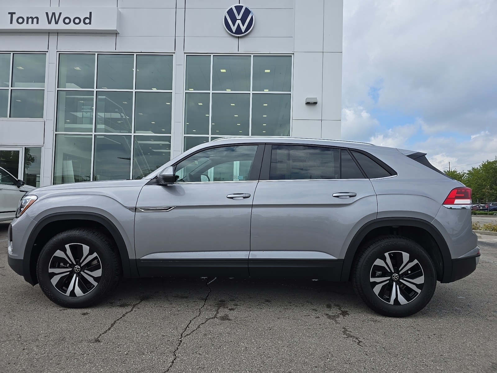 new 2026 Volkswagen Atlas Cross Sport car, priced at $38,723