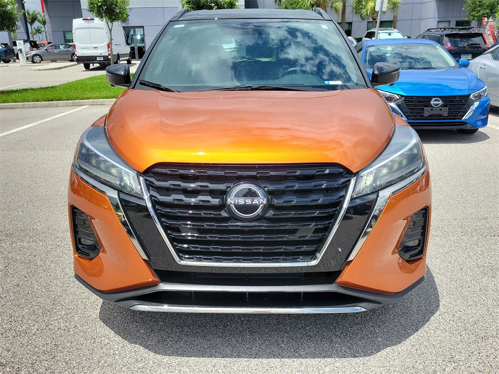 2022 Monarch Orange Metallic/Super Black Nissan Kicks SR FWD SUV