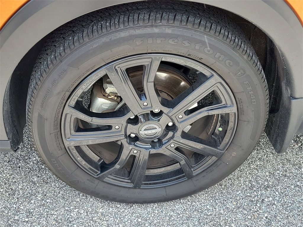 2022 Monarch Orange Metallic/Super Black Nissan Kicks SR FWD SUV