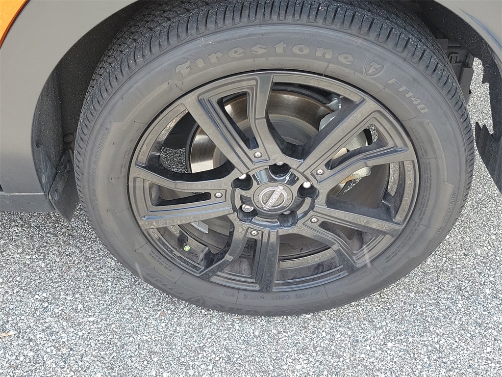 2022 Monarch Orange Metallic/Super Black Nissan Kicks SR FWD SUV