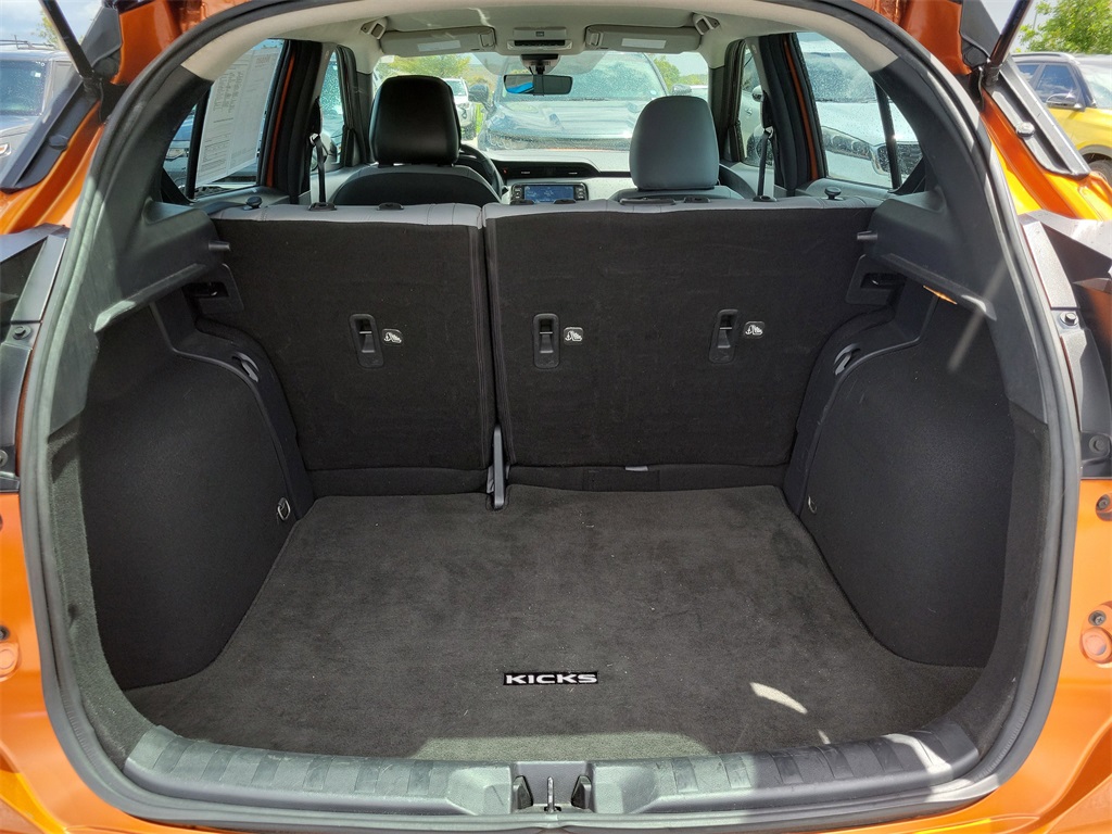 2022 Monarch Orange Metallic/Super Black Nissan Kicks SR FWD SUV