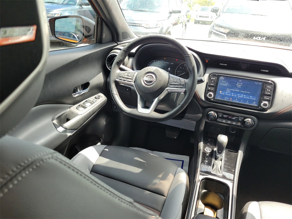 2022 Monarch Orange Metallic/Super Black Nissan Kicks SR FWD SUV