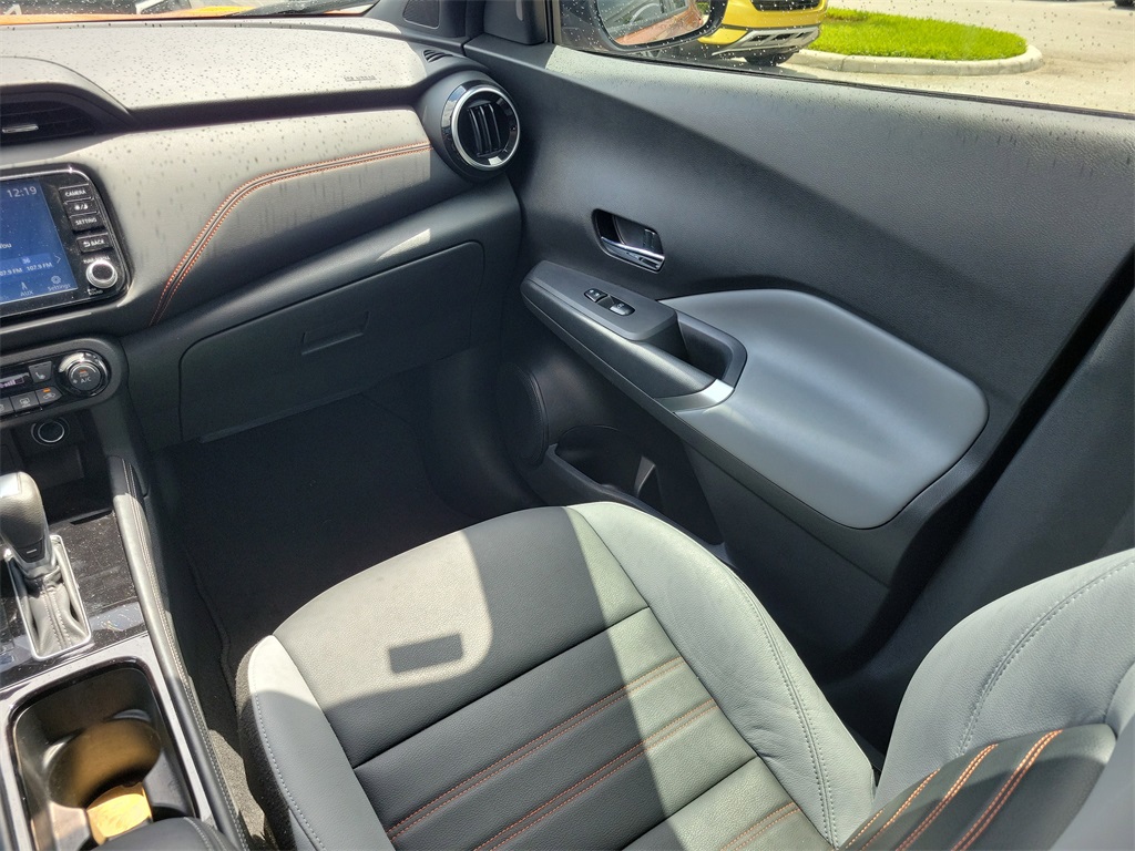 2022 Monarch Orange Metallic/Super Black Nissan Kicks SR FWD SUV