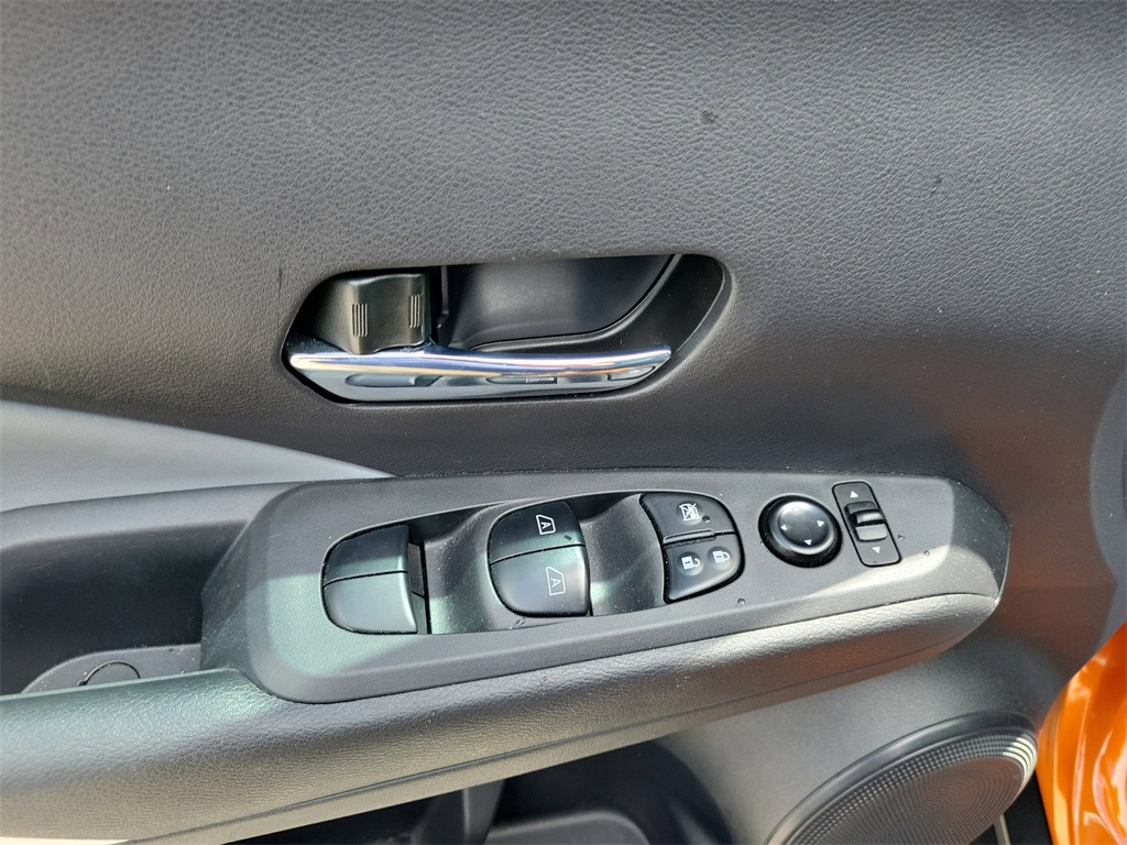 2022 Monarch Orange Metallic/Super Black Nissan Kicks SR FWD SUV