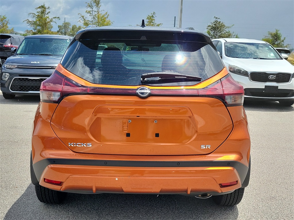 2022 Monarch Orange Metallic/Super Black Nissan Kicks SR FWD SUV