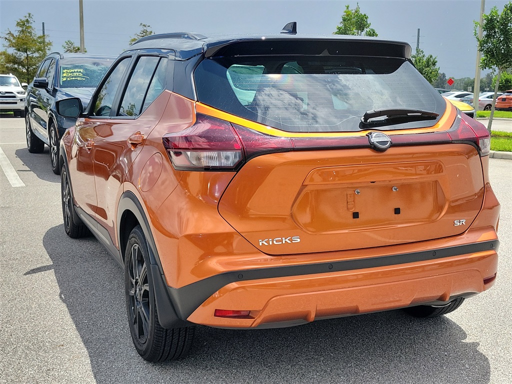2022 Monarch Orange Metallic/Super Black Nissan Kicks SR FWD SUV