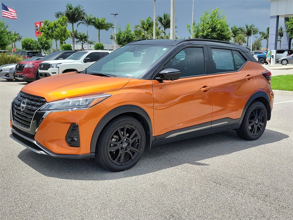 2022 Monarch Orange Metallic/Super Black Nissan Kicks SR FWD SUV
