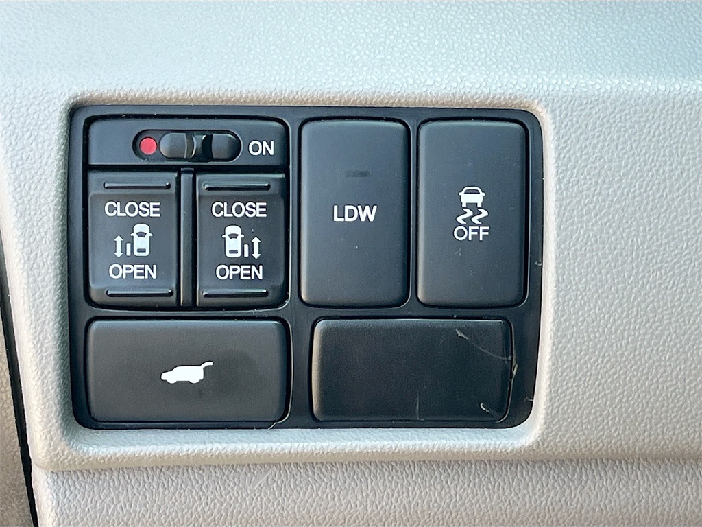 Image 9 of 2016 Honda Odyssey EX-L FWD