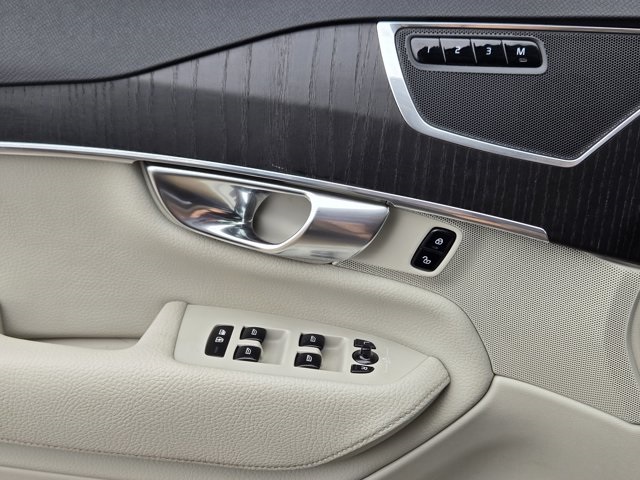 used 2020 Volvo XC90 car, priced at $22,200