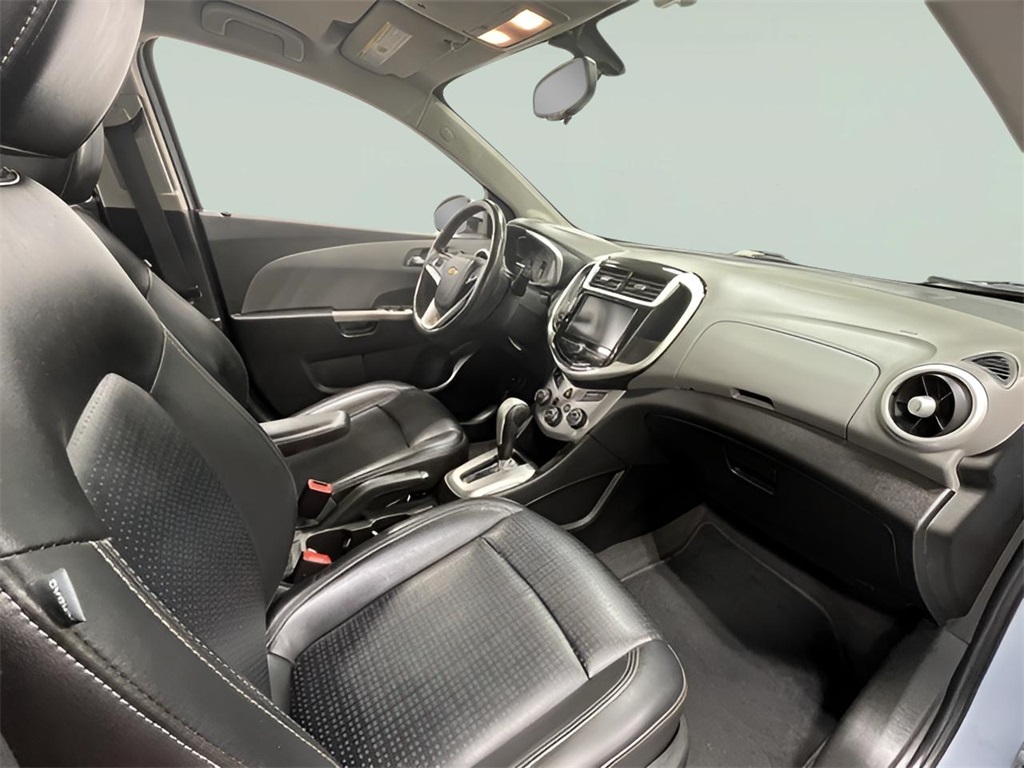 2017 Chevrolet Sonic Premier photo 2