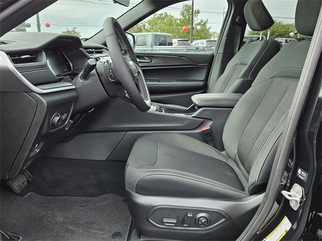 2025 Jeep Grand Cherokee Laredo X 4x4