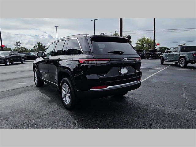 2025 Jeep Grand Cherokee Laredo X 4x4