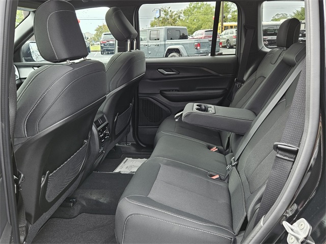 2025 Jeep Grand Cherokee Laredo X 4x4