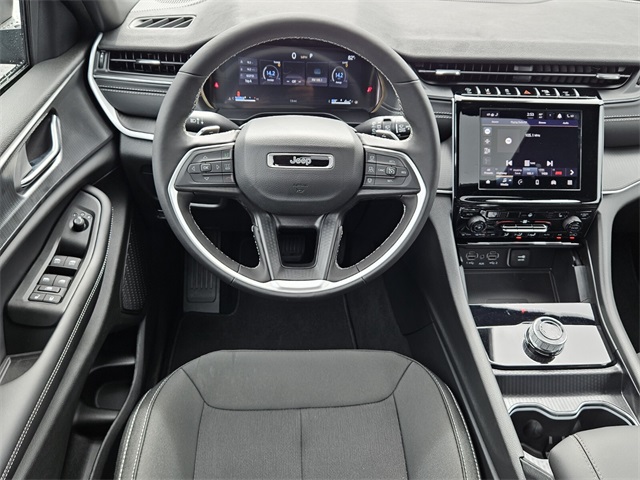 2025 Jeep Grand Cherokee Laredo X 4x4