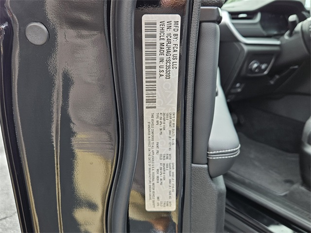 2025 Jeep Grand Cherokee Laredo X 4x4