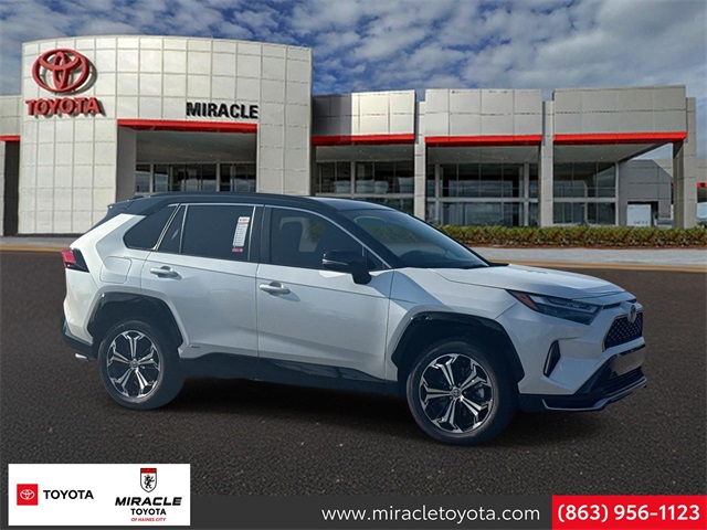 2025 Toyota RAV4 XSE's photo