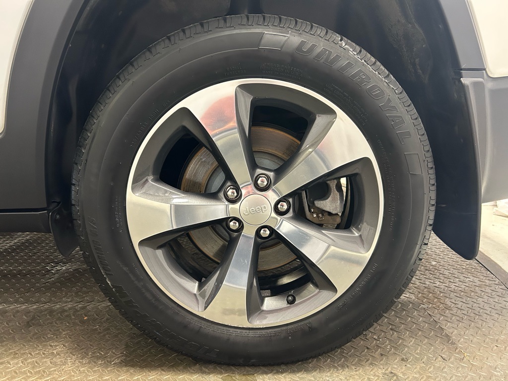 used 2019 Jeep Cherokee car, priced at $16,844