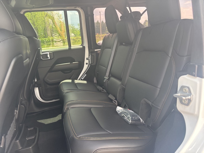 2025 Jeep Wrangler Sahara photo 11