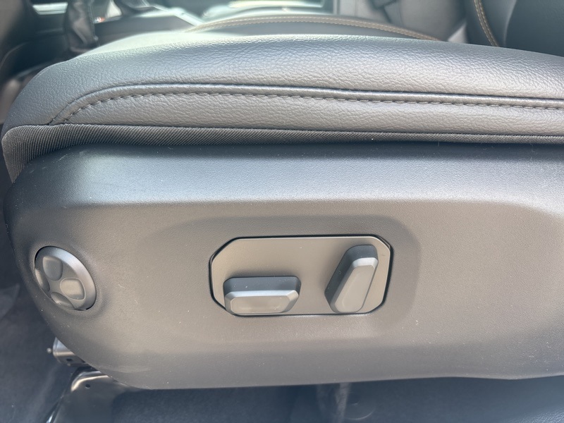 2025 Jeep Wrangler Sahara photo 15