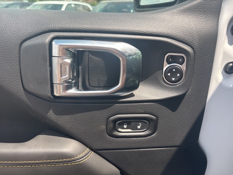 2025 Jeep Wrangler Sahara photo 16