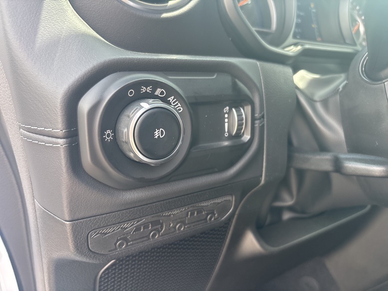 2025 Jeep Wrangler Sahara photo 17