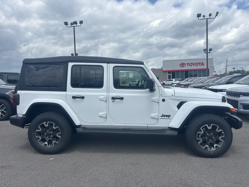 2025 Jeep Wrangler Sahara photo 2