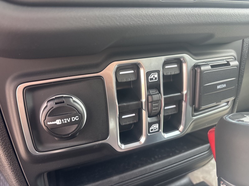 2025 Jeep Wrangler Sahara photo 23