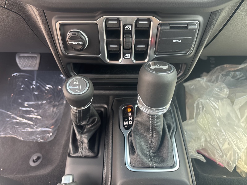 2025 Jeep Wrangler Sahara photo 24