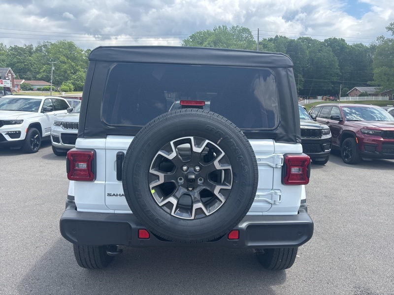 2025 Jeep Wrangler Sahara photo 4