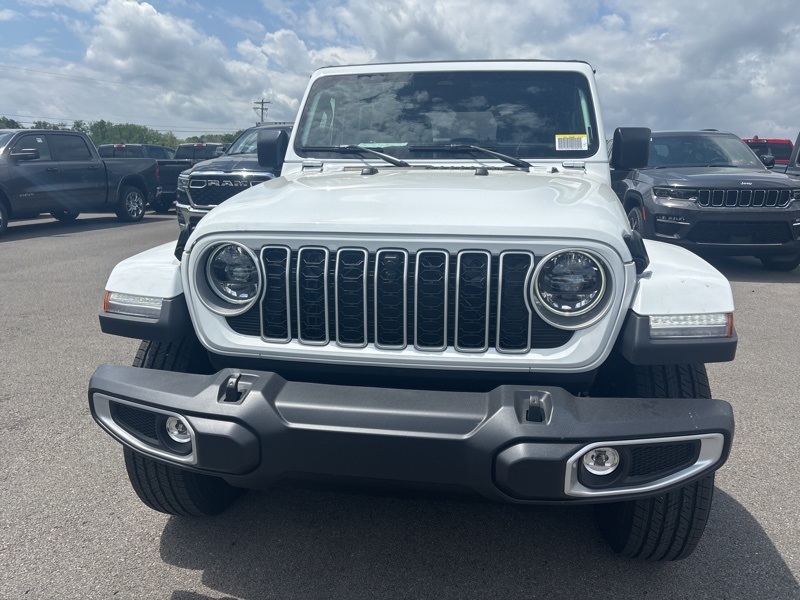 2025 Jeep Wrangler Sahara photo 8