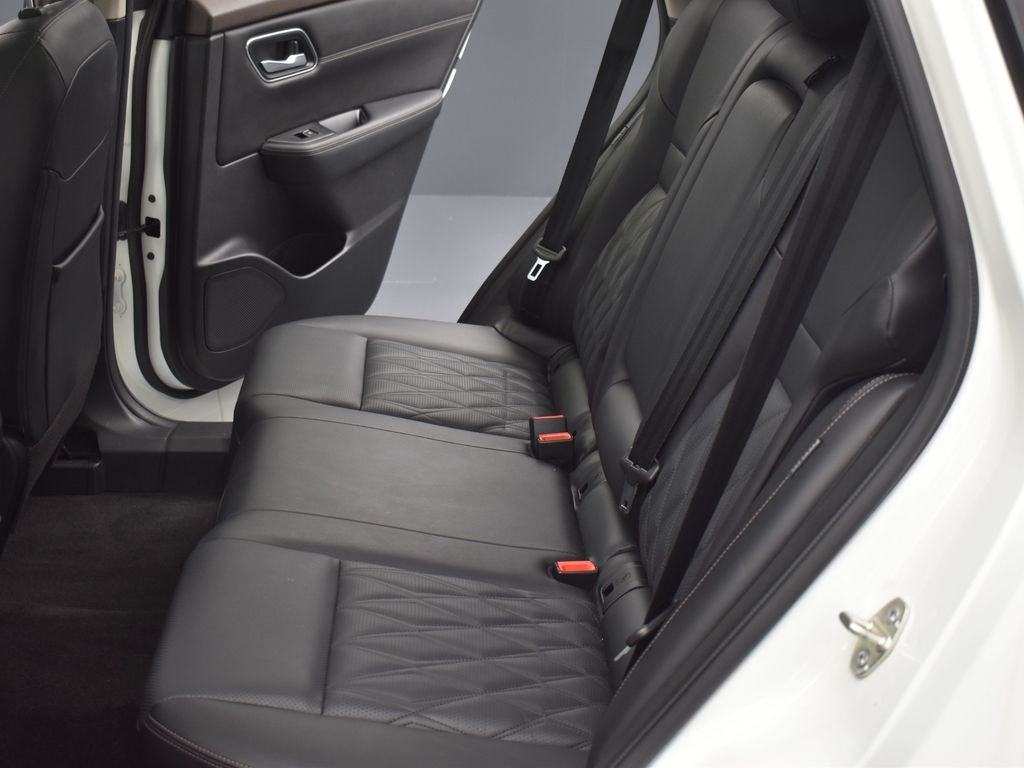 2023 Nissan Rogue Platinum photo 17