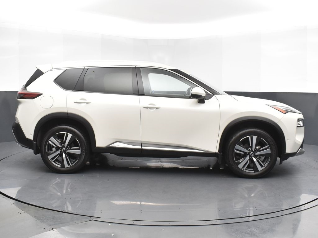 2023 Nissan Rogue Platinum photo 3