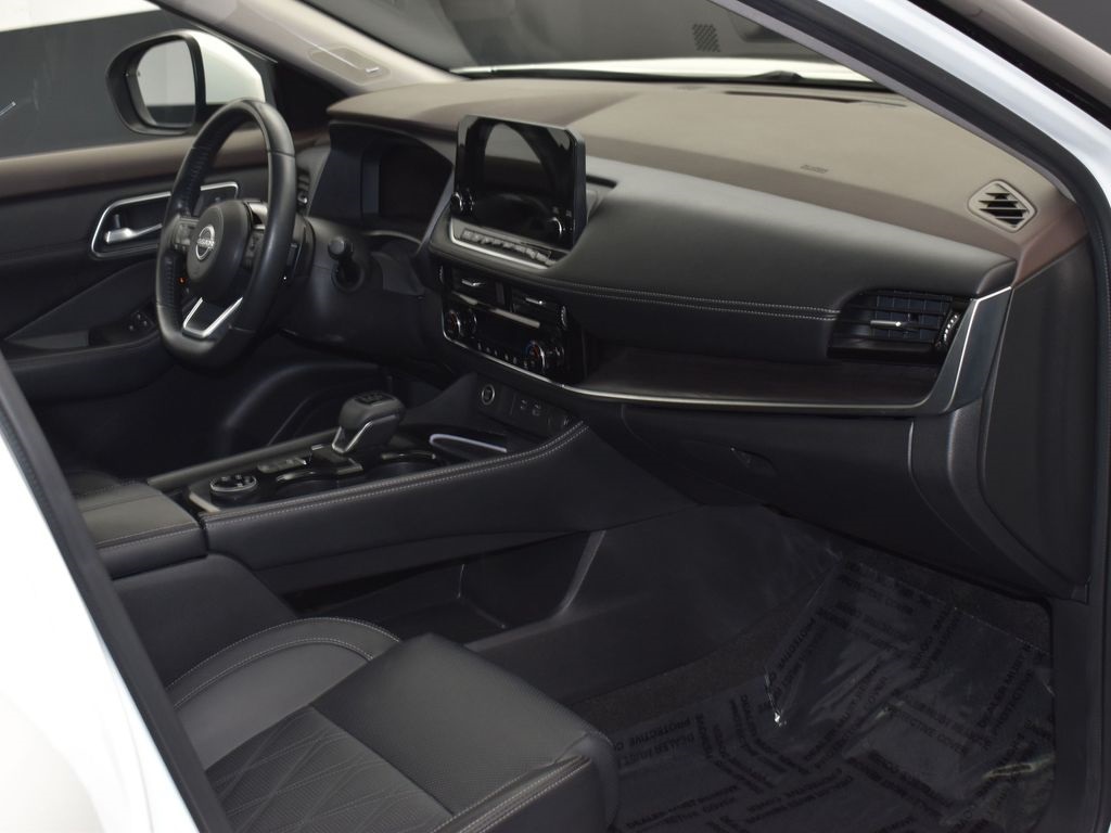 2023 Nissan Rogue Platinum photo 5