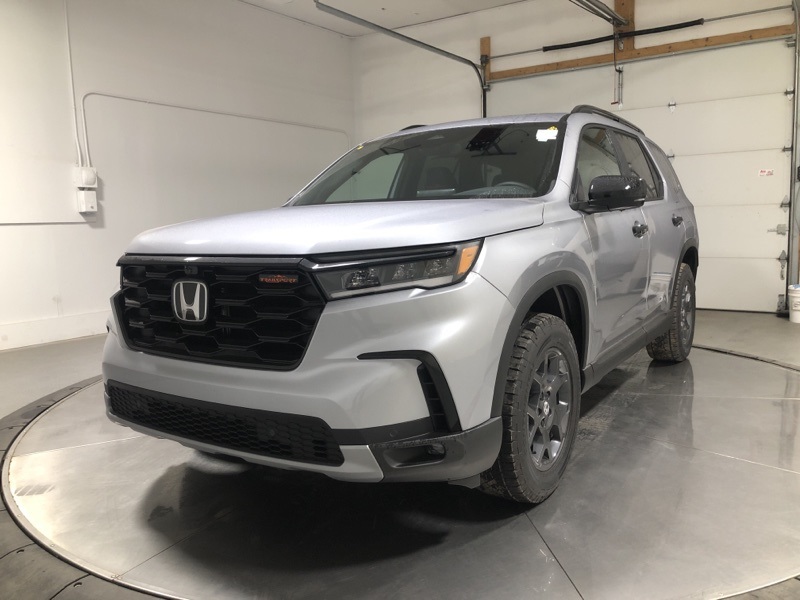 2025 Honda Pilot TrailSport photo 2