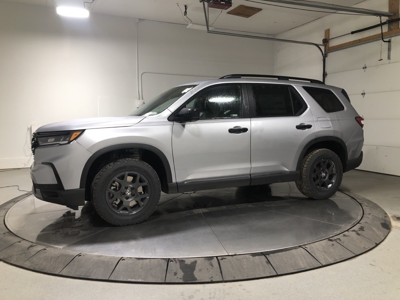 2025 Honda Pilot TrailSport photo 3