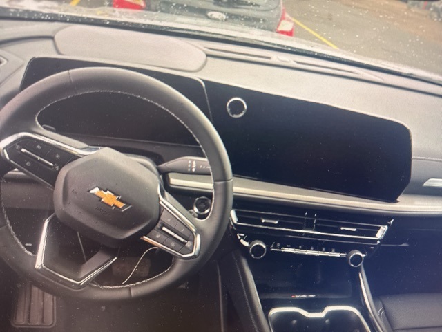 2025 Chevrolet Traverse photo 3