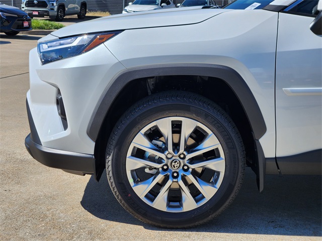 2025 Toyota RAV4 XLE Premium photo 3