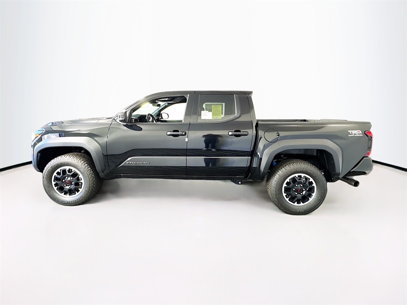 2025 Toyota Tacoma TRD Off-Road Double Cab photo 3