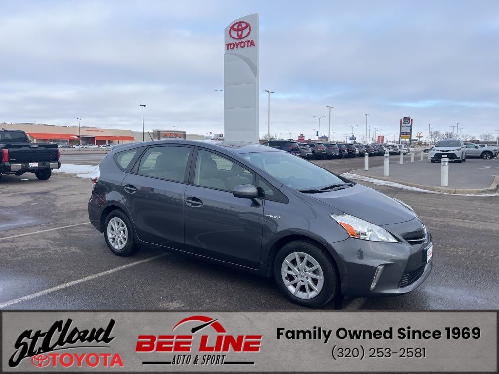 2013 Toyota Prius v Five's photo