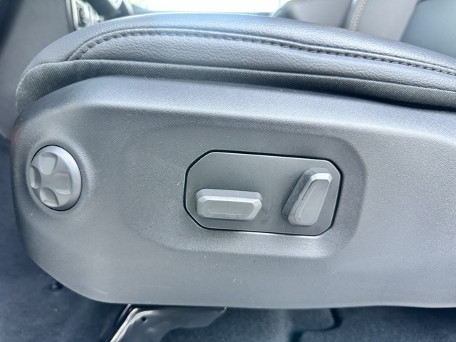 2025 Jeep Wrangler Sahara photo 10