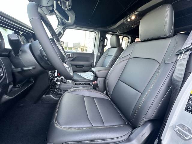 2025 Jeep Wrangler Sahara photo 12