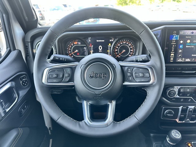 2025 Jeep Wrangler Sahara photo 15